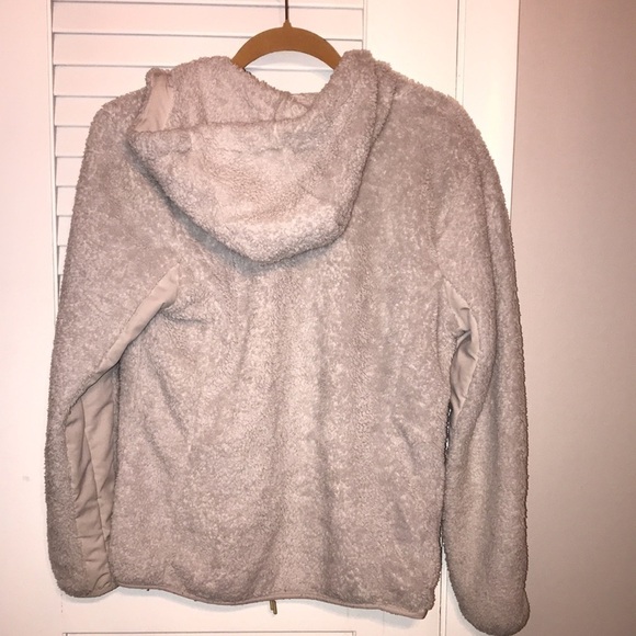 New Balance size Small Fuzzy Jacket - Picture 9 of 9